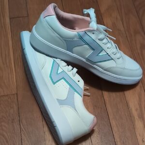 VANS MEN SNEAKERS SIZE 12 BRAND NEW